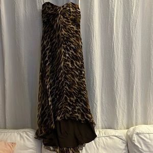 Gown; Laundry by Shelli Segal; size 4